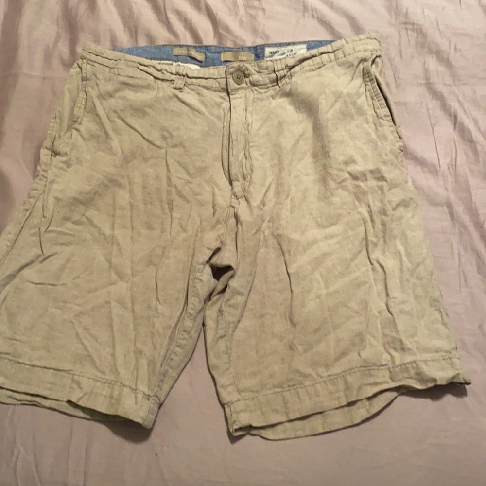 MENS Linen khaki colored shorts!